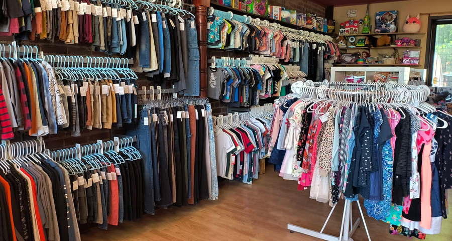 rayons vetements chez Friperie O Petit Coin