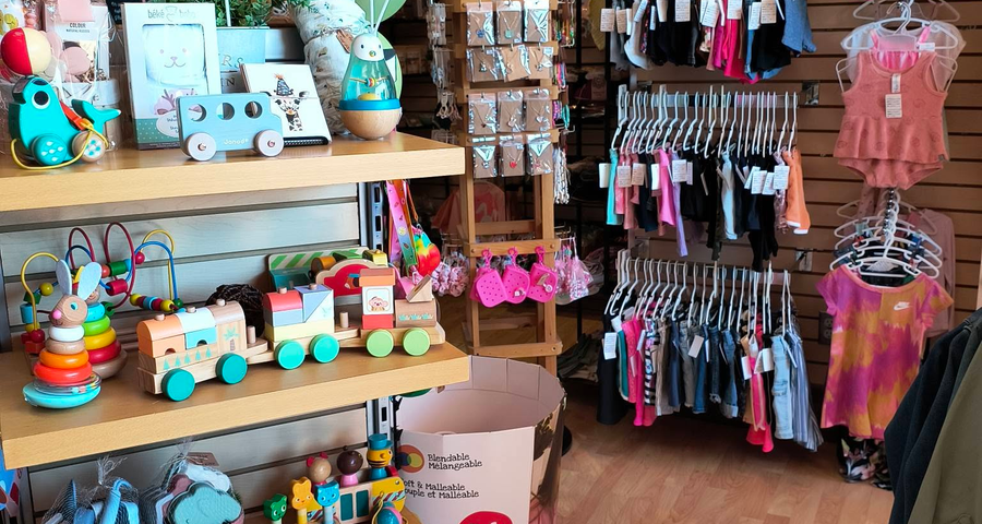 rayons jouets pour bébé chez Friperie O Petit Coin